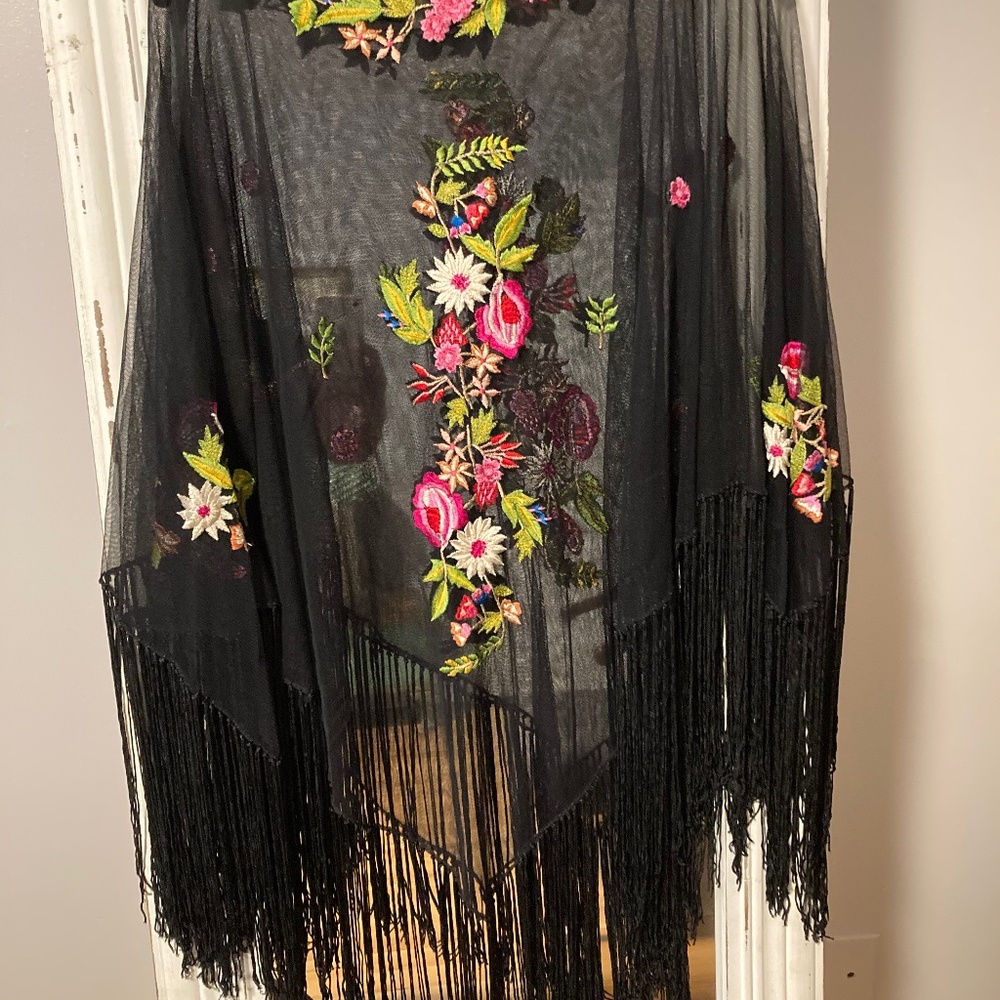 Poncho black floral nylon